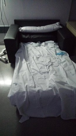 Sofá-cama para acompañantes de trasplantados en el HUCA
