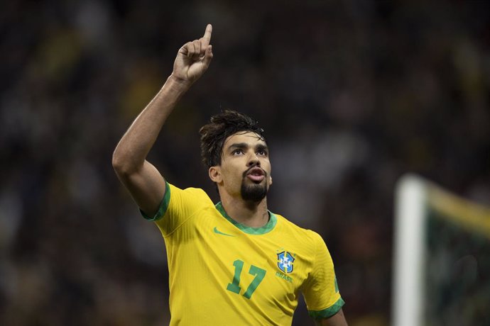 HANDOUT - 11 November 2021, Brazil, Sao Paulo: Brazil's Lucas Paqueta celebrates after scoring his side's first goal during the 2022 FIFA World Cup South America Qualifiers soccer match between Brazil and Colombia at Neo Quimica Arena. Photo: Lucas Figu