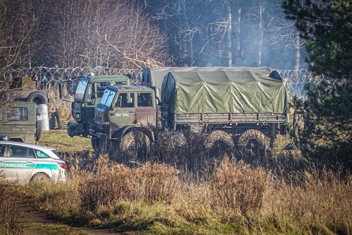 Arxiu - Vehicles de l'Exrcit polons a la frontera entre Polnia i Bielorússia