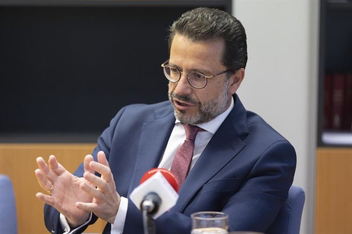 El consejero de Economía, Javier Ferández-Lasquetty, durante una entrevista con Europa Press en la Asamblea de Madrid, a 4 de noviembre de 2021, en Madrid, (España).