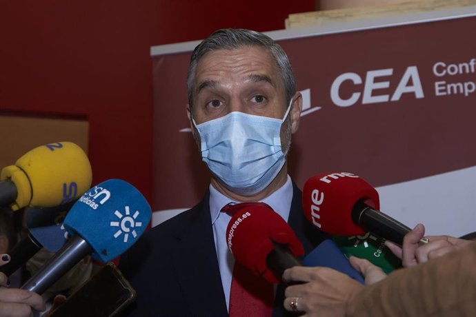 El Consejero de Hacienda, Juan Bravo, durante la presentación de los Presupuestos de la Comunidad Autónoma de Andalucía a la CEA, a 11 de noviembre de 2021 en la Confederación de Empresarios de Andalucía en Sevilla (Andalucía, España)