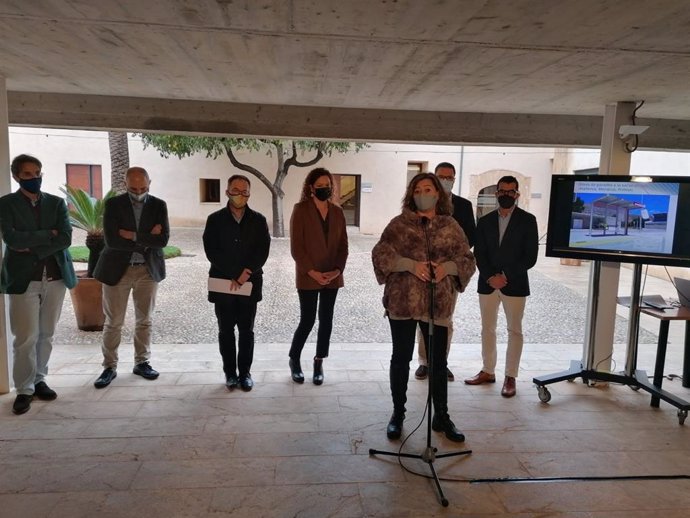 La presidenta del Govern, Francina Armengol, durante la explicación del proyecto en el Parc Bit.