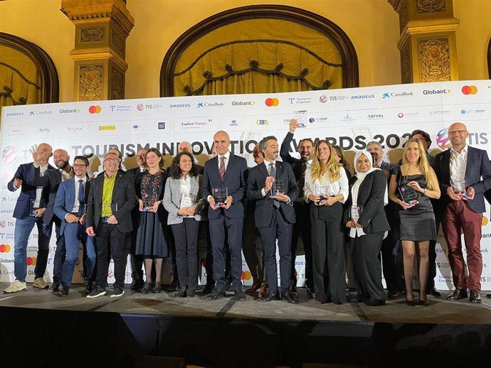 El delegado Antonio Muñoz recoge el premio por la alianza turística de Sevilla con Barcelona en el marco del congreso TIS2021.
