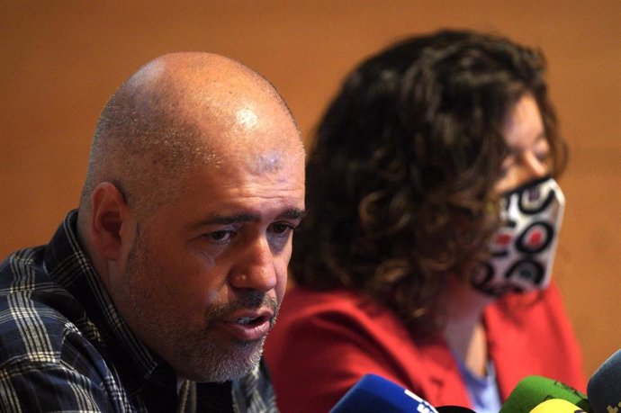 El secretario general de CCOO, Unai Sordo, en rueda de prensa en Bilbao, junto a la secretaria general del sindicato en Euskadi, Loli García