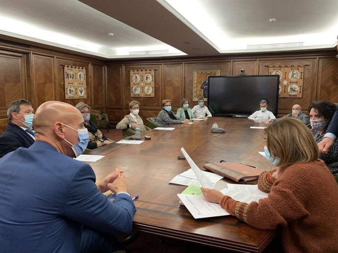 Diez, preside la reunión de la Junta Local del Ayuntamiento de León.