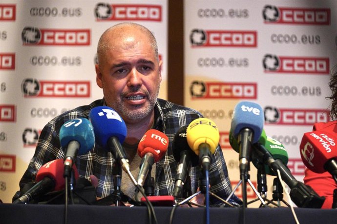 El secretario general de CCOO, Unai Sordo, comparece en una rueda de prensa durante la XIX Escuela Sindical Pedro Gómez, en el Museo Marítimo de Bilbao, a 12 de noviembre de 2021, en Bilbao, Vizcaya, Euskadi, (España).