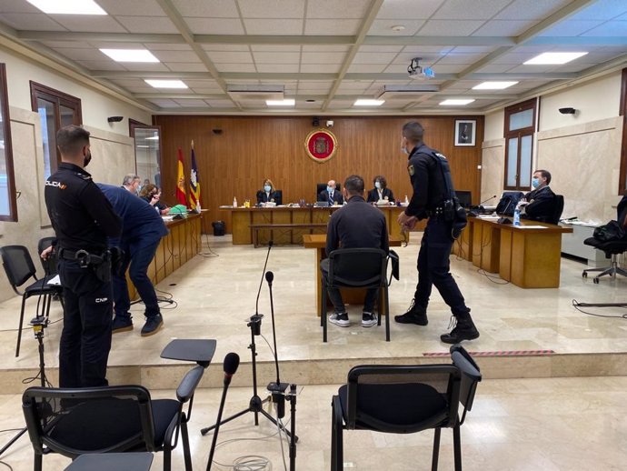 Juicio por tentativa de homicidio en la Audiencia Provincial de Palma.
