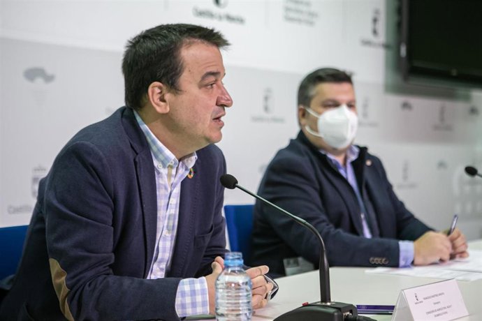 El Consejero De Agricultura, Agua Y Desarrollo Rural, Francisco Martínez Arroyo, Se Reúne, En La Consejería Con El Secretario General De UGT Castilla-La Mancha, Luis Manuel Monforte.