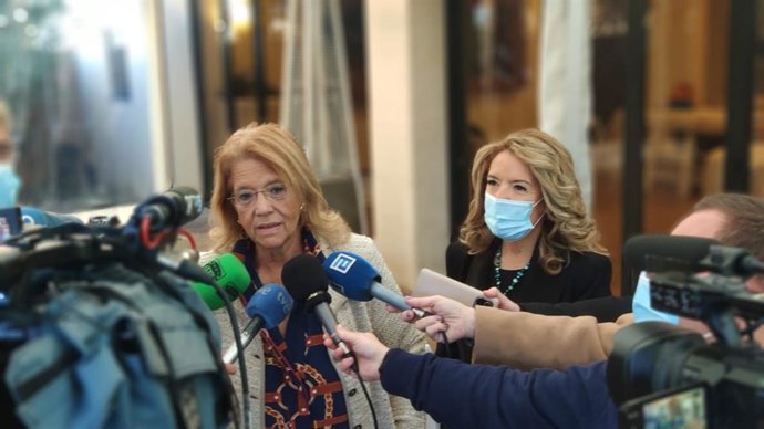 Elvira Rodríguez y Teresa Mallada.