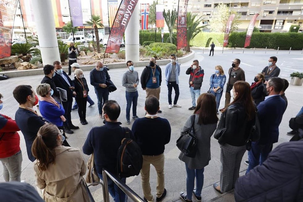 El secretario de Organización del PSPV, José Muñoz, agradece la participación de voluntarios en el XIV Congreso