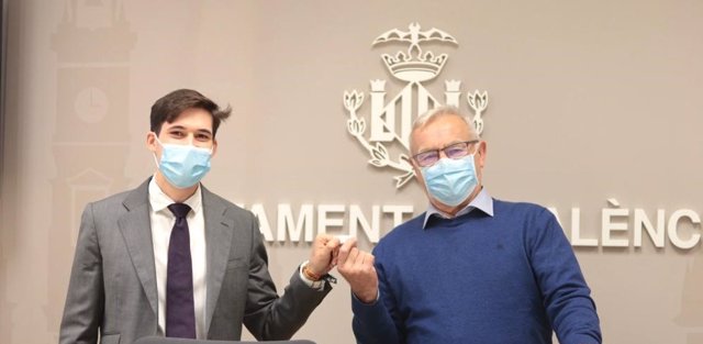 El alcalde de València, Joan Ribó, y el concejal de Hacienda, Borja Sanjuán, presentan el presupuesto del Ayuntamiento de València para 2022.