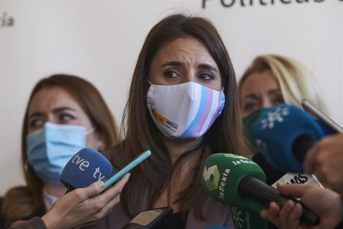 La ministra de Igualdad, Irene Montero, durante la visita de la ministra de Igualdad a la Consejería de Igualdad, a 12 de noviembre de 2021 en la Consejería del Igualdad de la Junta Andalucía en Sevilla (Andalucía, España)