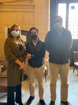 El presidente de la AHS, Antonio Luque, y el director general de Medio Ambiente, Parques y Jardines del Ayuntamiento de Sevilla, Fernando Mora-Figueroa Silos.