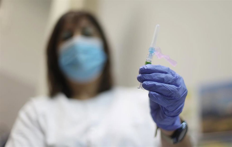 Archivo - Vacunación contra la gripe
