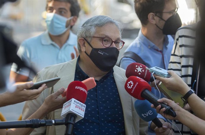 Archivo - El director de la Feria del Libro, Manuel Gil