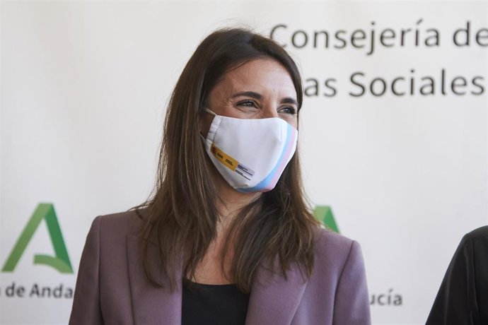 La ministra de Igualdad, Irene Montero, durante la visita de la ministra de Igualdad a la Consejería de Igualdad, a 12 de noviembre de 2021 en la Consejería del Igualdad de la Junta Andalucía en Sevilla (Andalucía, España)