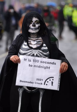 12 November 2021, United Kingdom, Glasgow: A climate activist in skeleton costume takes part in a protest during the official final day of the Cop26 summit. Photo: Andrew Milligan/PA Wire/dpa