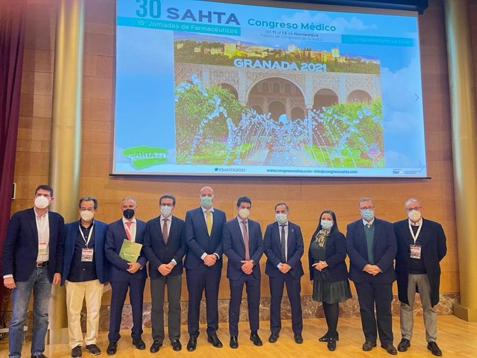 La directora gerente del Hospital Virgen de las Nieves, María Ángeles García Rescalvo, en la inauguración del congreso.