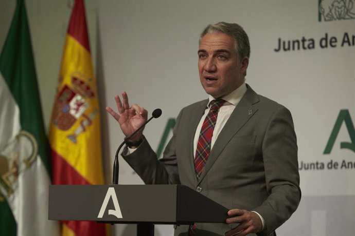 Imagen de archivo del consejero de presidencia, Elías Bendodo, durante la rueda de prensa tras el Consejo de Gobierno a 10 de noviembre de 2021 en el Palacio de San Telmo en Sevilla (Andalucía, España)