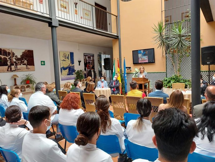 La Junta da la bienvenida a los nuevos alumnos de La Cónsula, centro que alcanza el 100% de inserción laboral