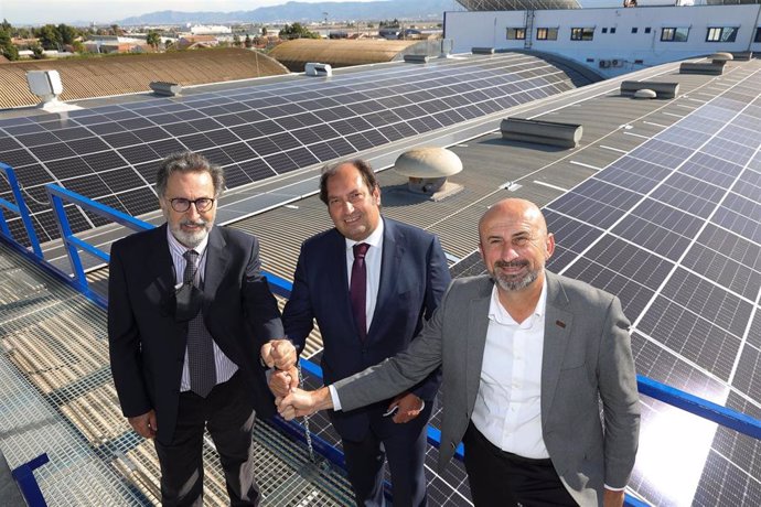Murcia. 12/11/2021. Inauguracion de la instalacion fotovoltaica ejecutada por EDP en la sede central de DMF Logistica. Disfrimur. Foto: Daniel Mora/EDP