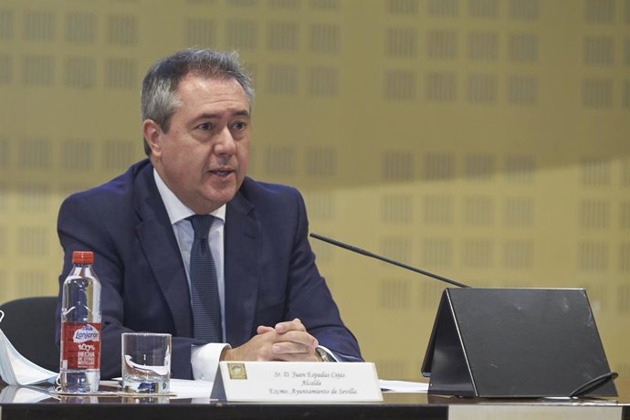 El Alcalde de Sevilla, Juan Espadas, durante la clausura de las jornadas Empower youth without limits, a 2 de noviembre de 2021 en Paraninfo de la Universidad Pablo de Olavide en Sevilla(Andalucía, España)