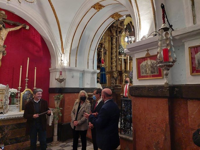 La delegada territorial de Cultura y Patrimonio Histórico de la Junta de Andalucía en Cádiz, Mercedes Colombo, durante su visita a la Iglesia de San Juan de Dios de Cádiz.