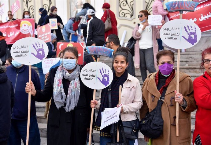 Archivo - Participantes en una protesta por el Día de la Mujer en Túnez