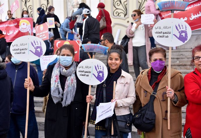 Archivo - Participantes en una protesta por el Día de la Mujer en Túnez