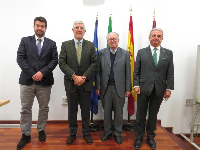 El embajador luso en España, Joo Mira-Gomes; Joo Queirós, cónsul general de Portugal en Andalucía: Rafael Pérez Peña, cónsul honorario de Portugal en Málaga y el director general de Málaga Tech Park, Felipe Romera