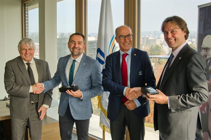 Firma de la adhesión de la Pablo de Olavide al Programa mundial de Certificación de Campus Saludable (Healthy Campus) de la Federación Internacional del Deporte Universitario (FISU).