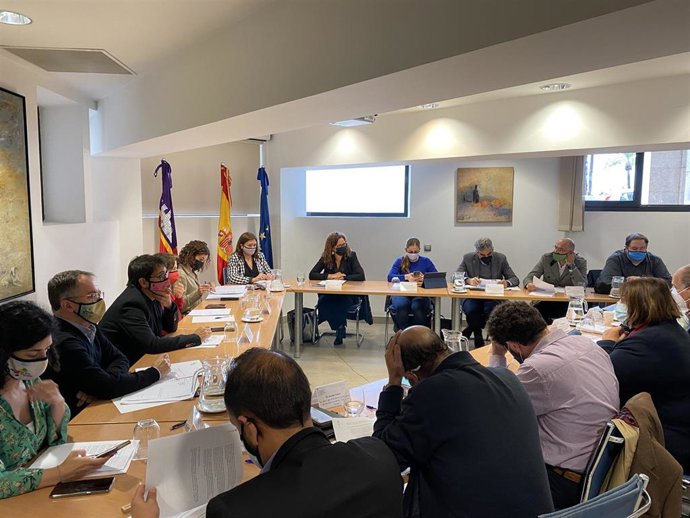 Reunión de la Comisión Mixta Govern-Consells, este viernes.