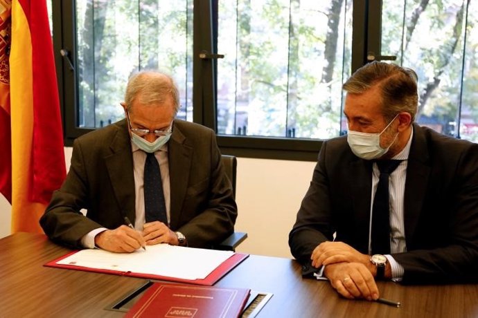 Firma del acuerdo entre FGE y Comunidad de Madrid