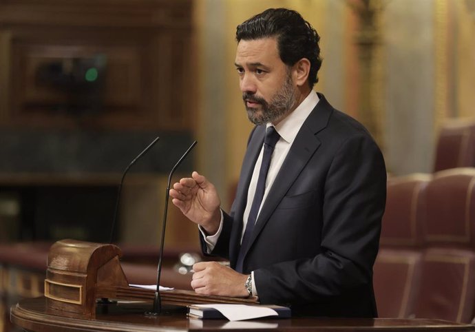 El diputado del PP, Guillermo Mariscal, a su llegada a una sesión plenaria en el Congreso de los Diputados, a 14 de octubre de 2021, en Madrid, (España). El pleno tiene como objeto abordar la ley de Libertad Sexual, que inicia hoy su tramitación parlame