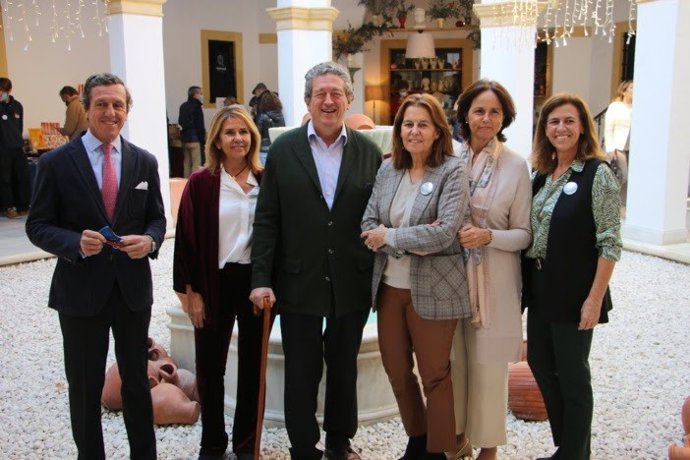 Miembros de la Fundación Valentín de Madariaga y Nuevo Futuro