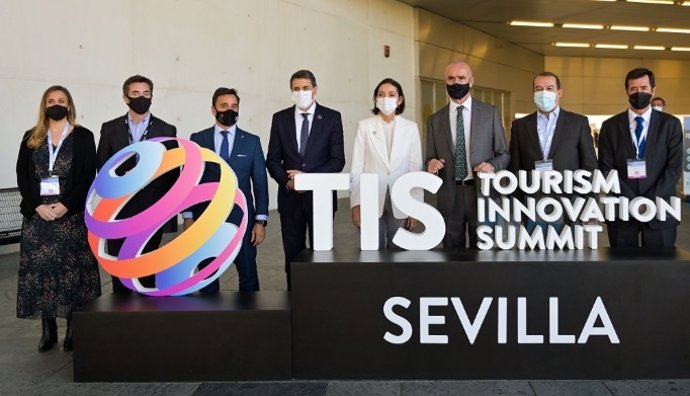 La ministra de Industria, Comercio y Turismo, Reyes Maroto, clausura el TIS2021 en Sevilla.