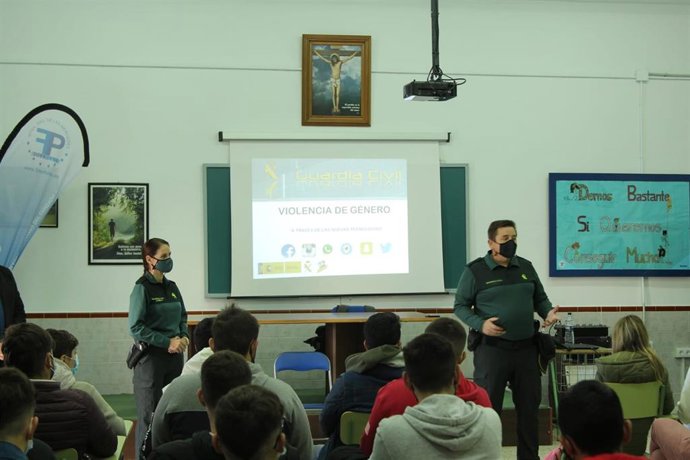 Charla de la guardia civil dentro del Plan Director.