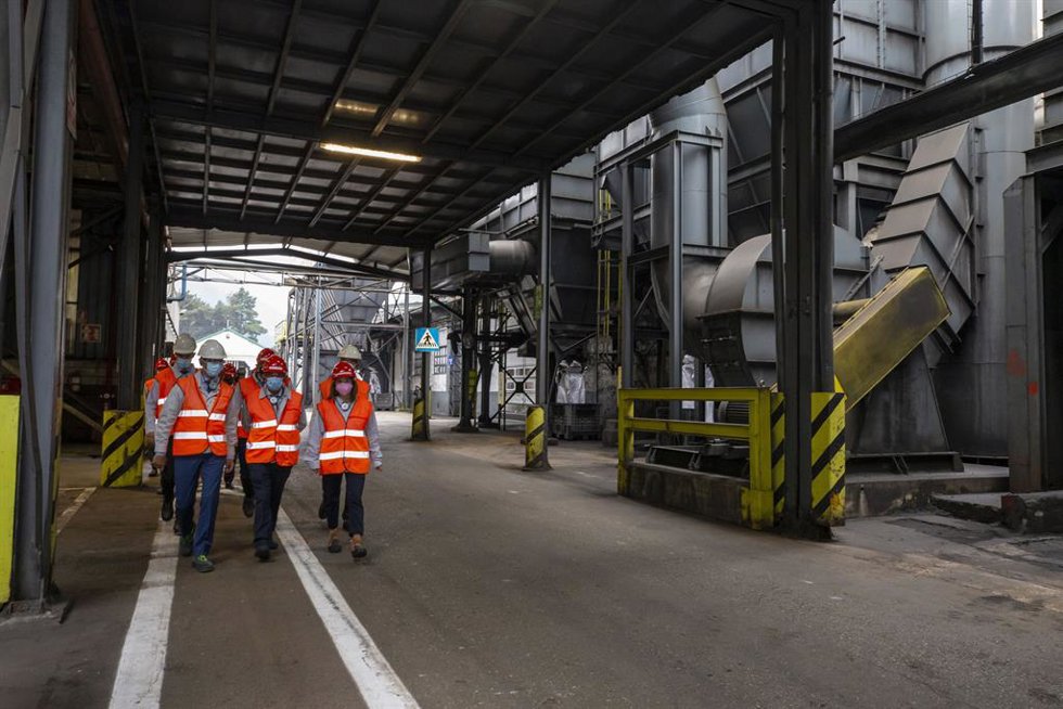 El presidente de Cantabria, Miguel Ángel Revilla, y los consejeros de Industria, Turismo, Innovación, Transporte y Comercio, Javier López Marcano, y de Empleo y Políticas Sociales, Ana Belén Álvarez, visitan la fábrica de Nissan
