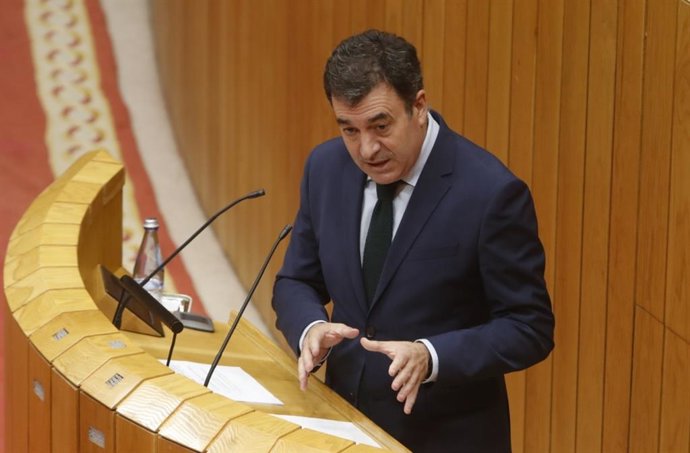 El conselleiro de Cultura, Educación e Universidade, Román Rodríguez.