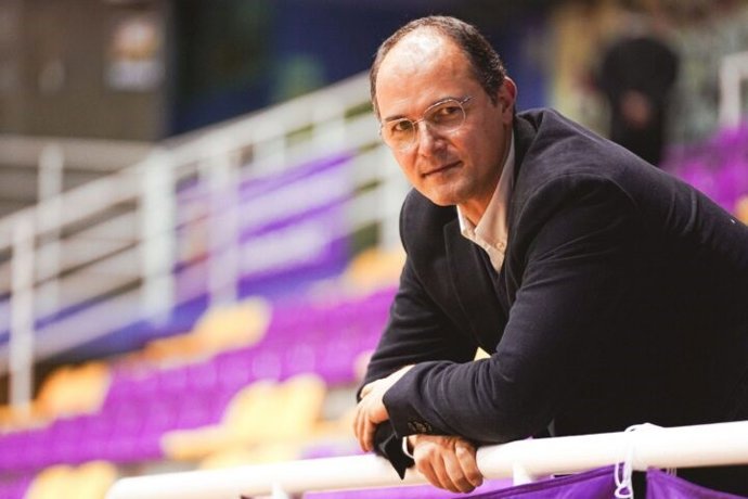 El nuevo presidente del Real Valladolid Baloncesto, Alejandro García Pellitero, en el Pabellón Polideportivo Pisuerga.