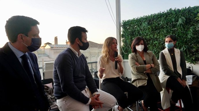 Acto de Bea Fanjul en Sevilla