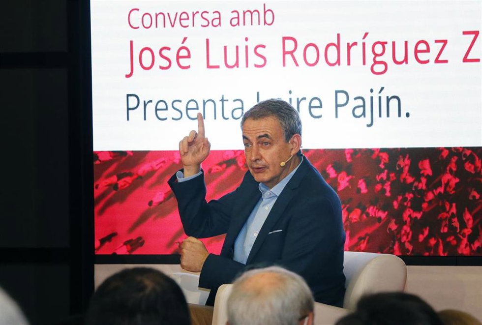 El expresidente del Gobierno, José Luis Rodríguez Zapatero, participa en un coloquio del XIV Congreso del PSV-PSOE, a 12 de noviembre de 2021, en Benidorm, Alicante, Comunidad Valenciana (España). 