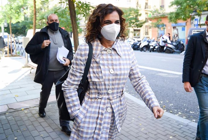 La ministra de Hacienda, María Jesús Montero, a su llegada a un encuentro del PSOE con sus presidentes autonómicos para encauzar el debate sobre la financiación autonómica (Foto de archivo).