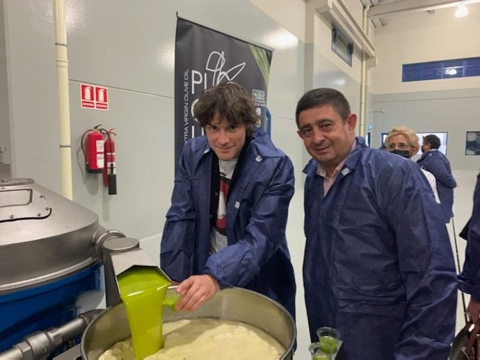 Visita de Jordi Cruz y Francisco Reyes a Picualia