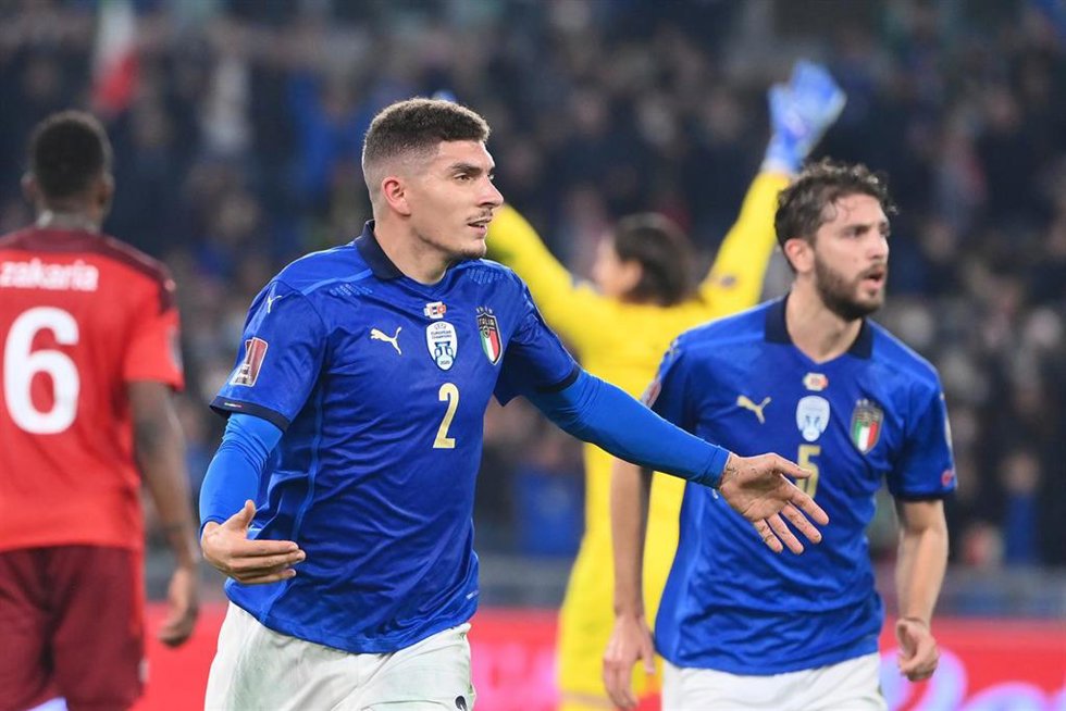 Giovanni di Lorenzo celebra el gol de Italia ante Suiza