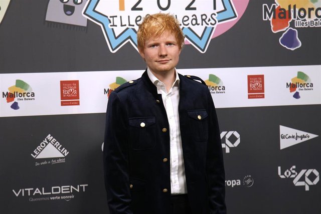 El cantante Ed Sheeran, posa en el photocall de los 40 Music Awards 2021 en el Velèdrom de Palma. 