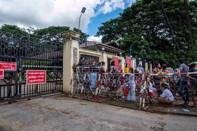 October 19, 2021, Yangon, Myanmar: Relatives are seen waiting in front of Insein prison for the release of political detainees ..More than 5,600 prisoners in Myanmar will be released by the military junta which seized power earlier this year.
