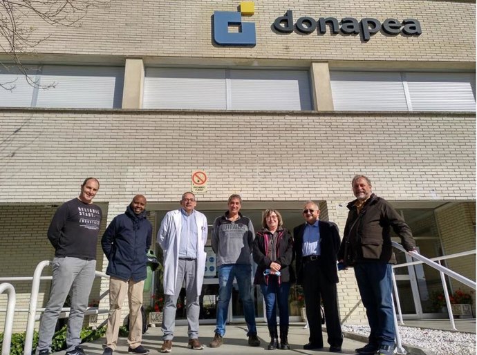 Foto grupal de la delegación keniata junto con los responsables de Formación Profesional del CIP Donapea