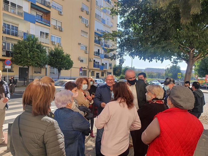 Muñoz, con vecinos de Alcosa