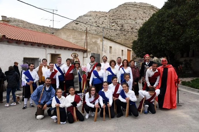Foto de archivo de los danzantes de Rodén (Zaragoza).